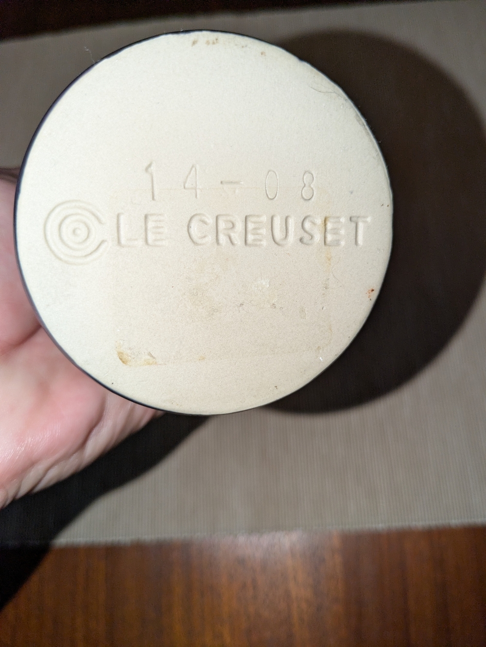 Le Creuset Stoneware Oil Dispenser Cassis Purple Color & Embossed Huile d'olive - Picture 6 of 9